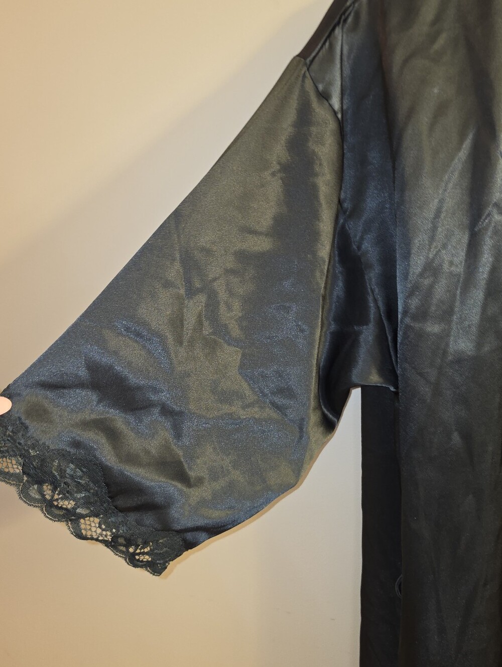 La Lingerie Robe - Picture 2 of 5